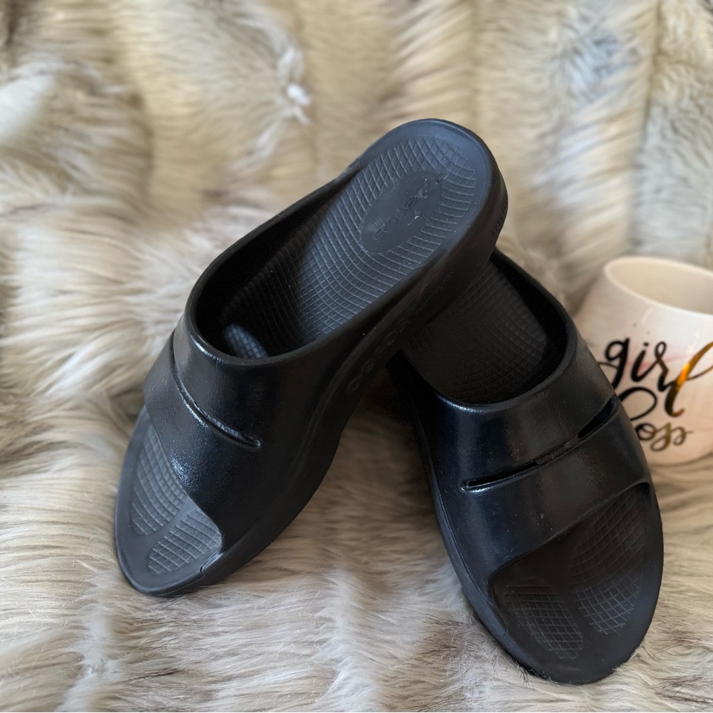 Oofos Slides
